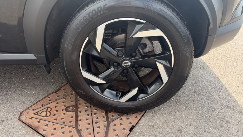 Nissan Juke 1.0 DiG-T 114 N-Connecta 5dr Petrol Hatchback